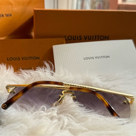 LV Grease Mask Monogram Sunglasses - Picture 13 of 16